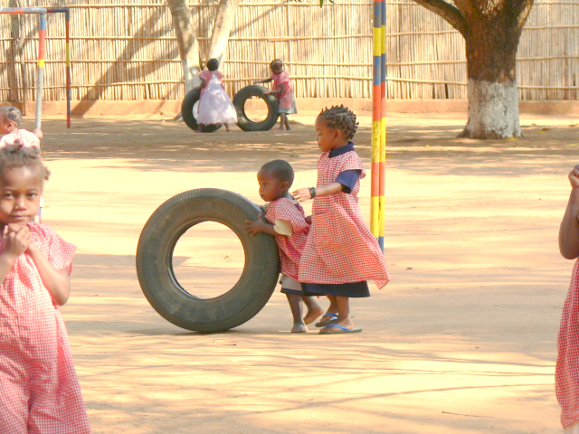 Antes de comenzar las clases.... A jugar!!! Las ruedas estaban bastante solicitadas ;)