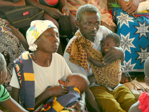 Papás atentos a la Formación que estaba dando Cásimo contra el SIDA